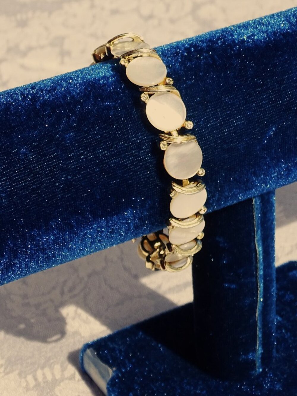 Lisner Mother of Pearl Bracelet 7' Vintage